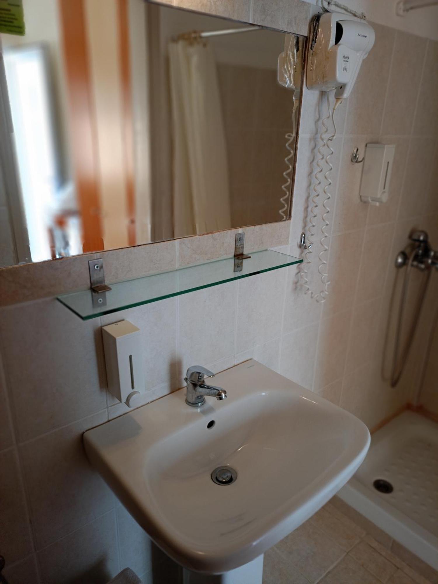 Efstratios Hotel Loutra Edipsou  Zimmer foto